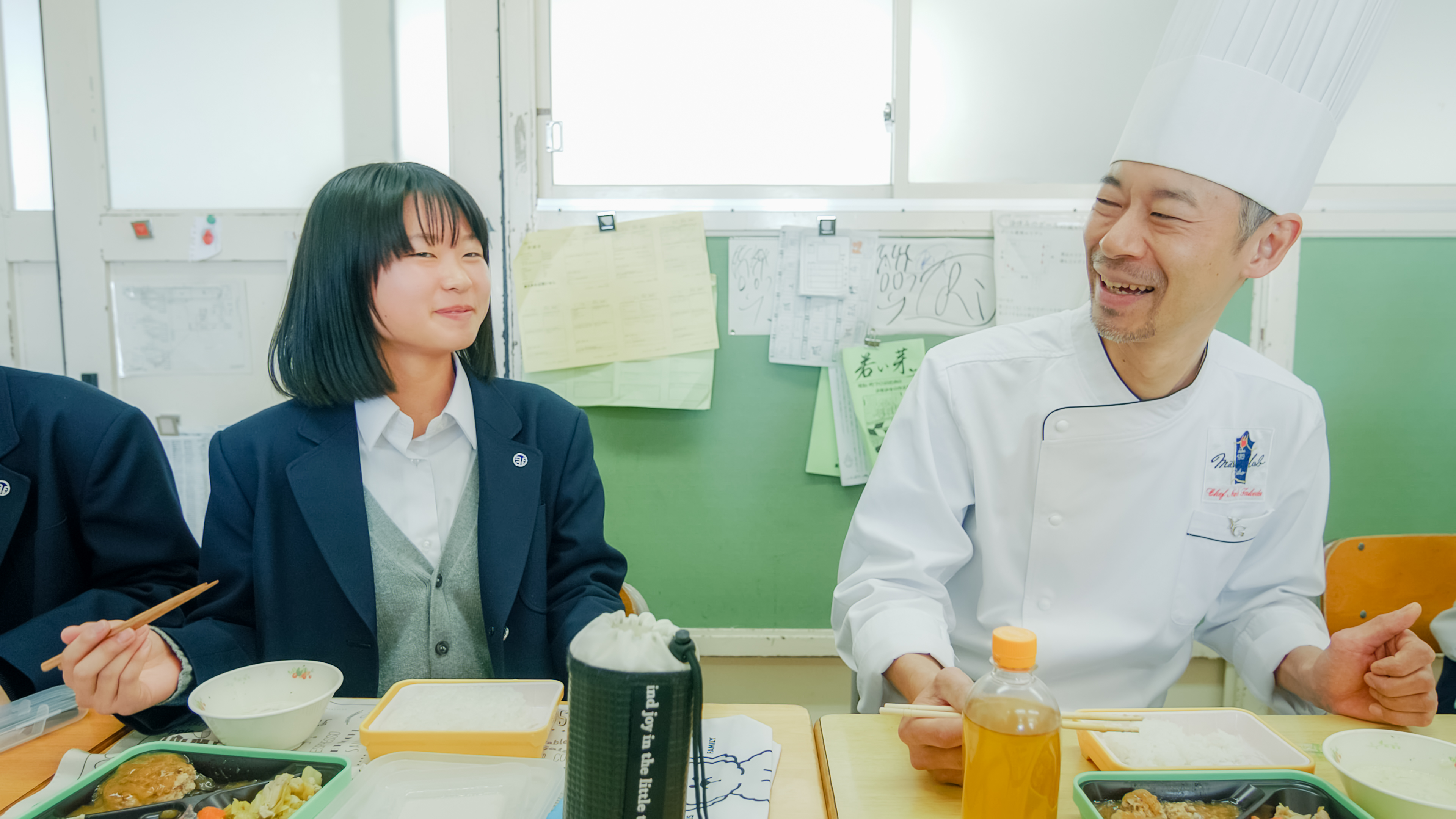 生徒とシェフの懇談写真